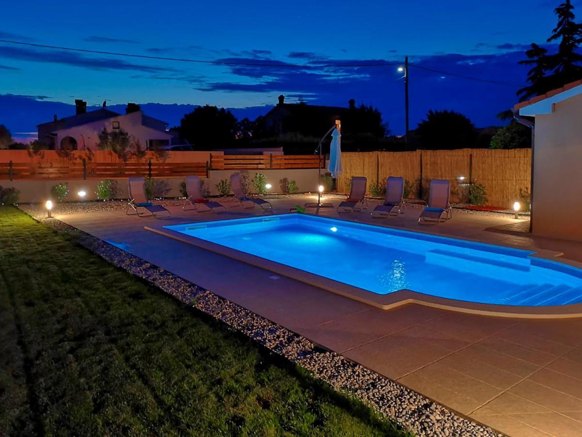 Villa Bartona For 8 Persons With Private Swimmingpool Pula Exteriör bild