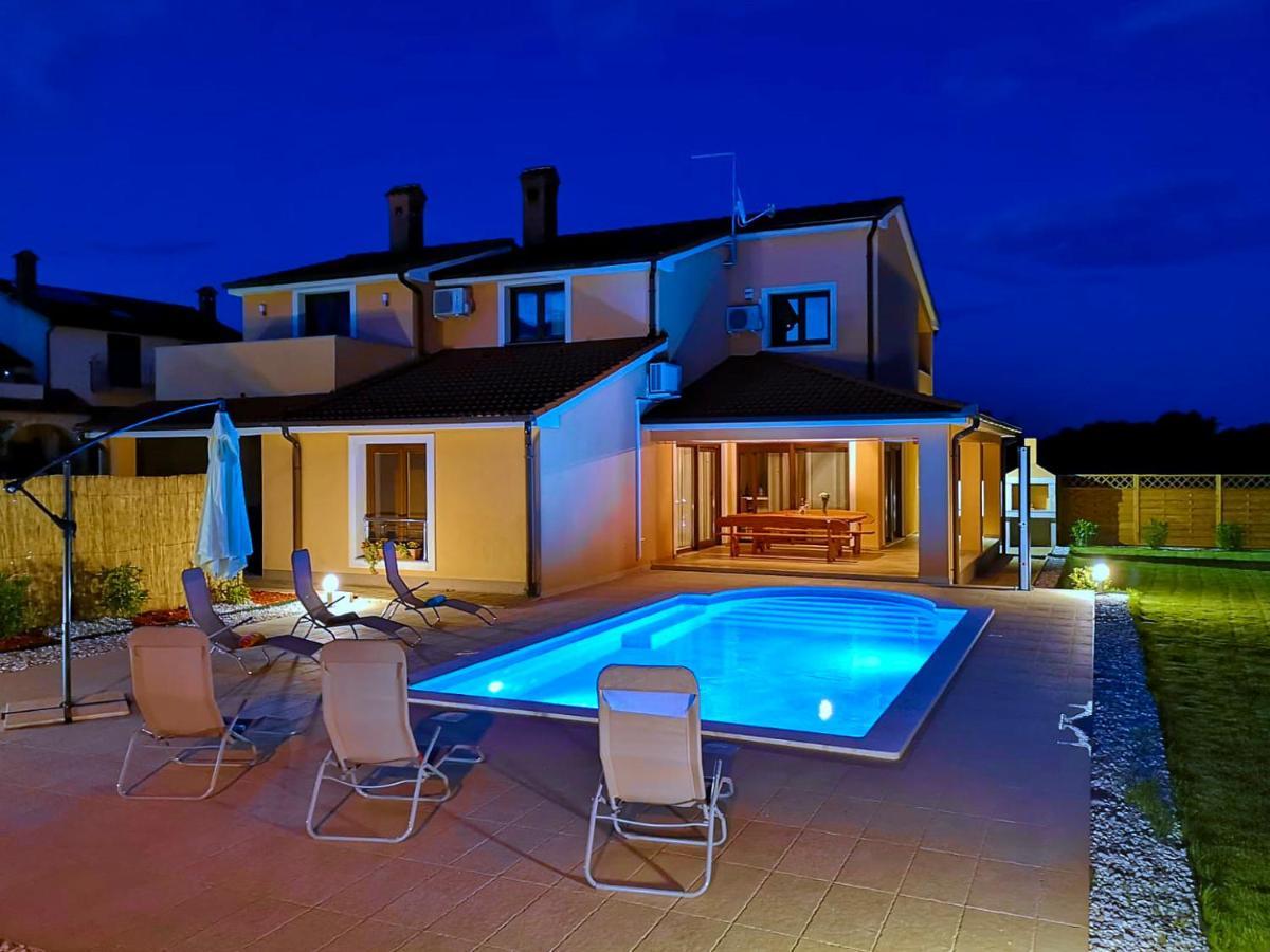 Villa Bartona For 8 Persons With Private Swimmingpool Pula Exteriör bild