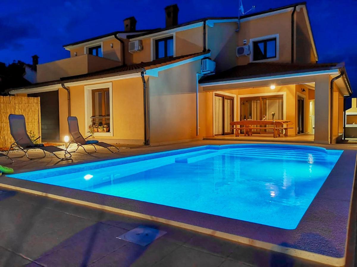 Villa Bartona For 8 Persons With Private Swimmingpool Pula Exteriör bild