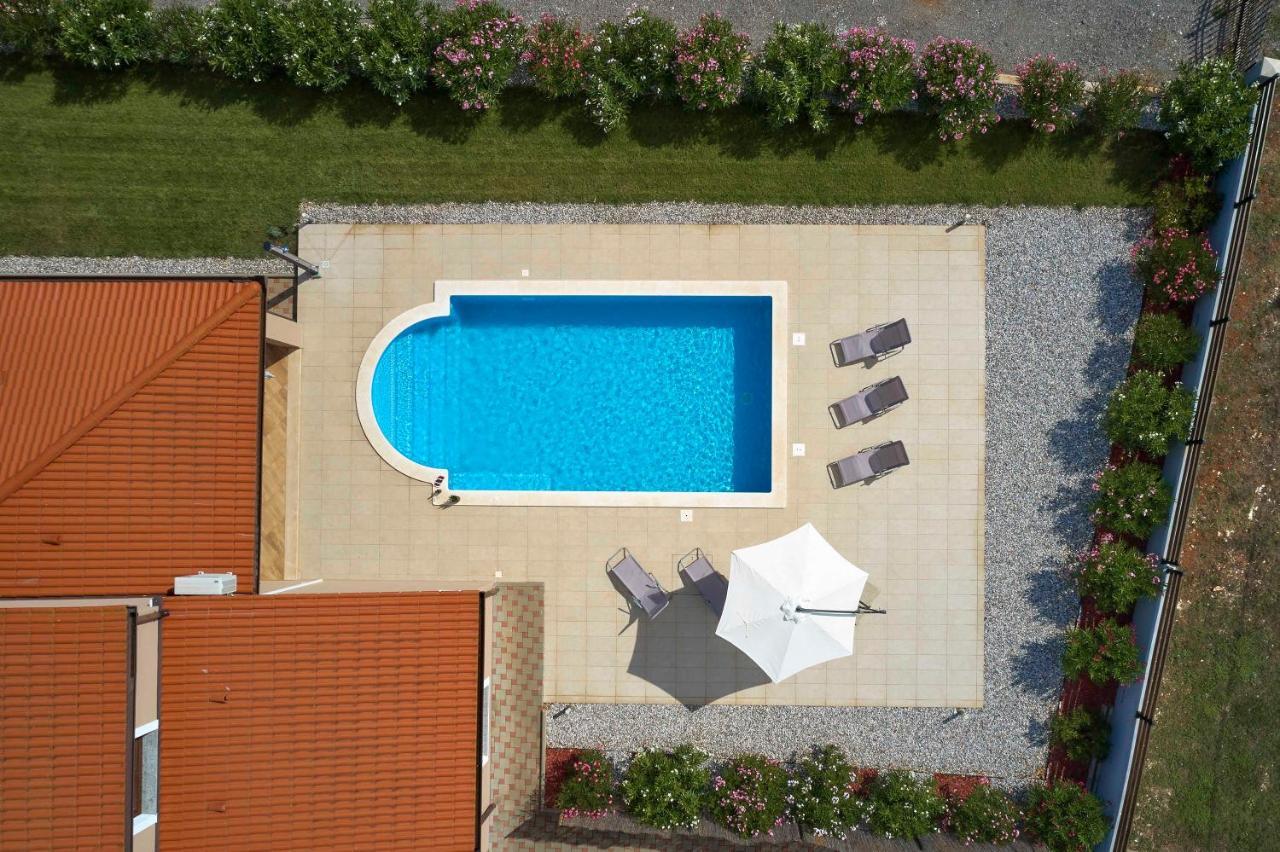 Villa Bartona For 8 Persons With Private Swimmingpool Pula Exteriör bild